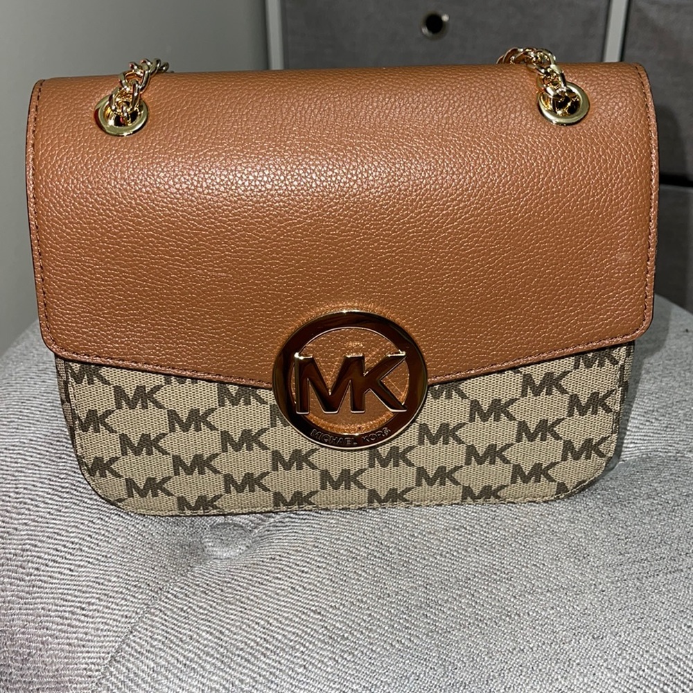 MK cross body